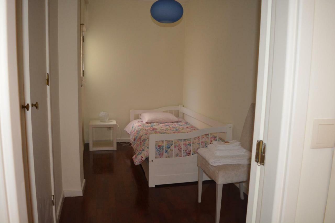 Spacious Apt. At Viana's Location Apartment *